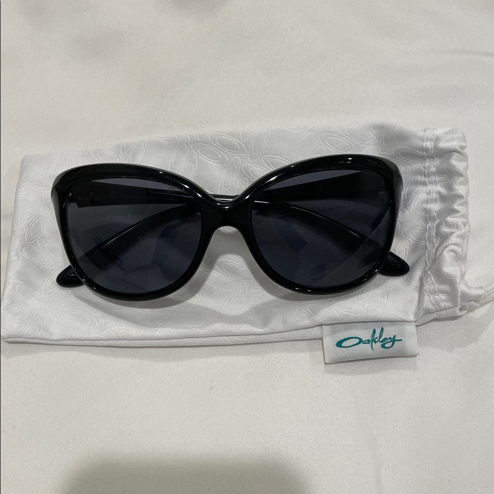 Oakley Women's Black Cat-Eye Sunglasses with Dark Lenses with protective sleeve